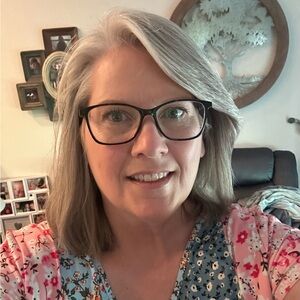 Meet your Posher, Dina